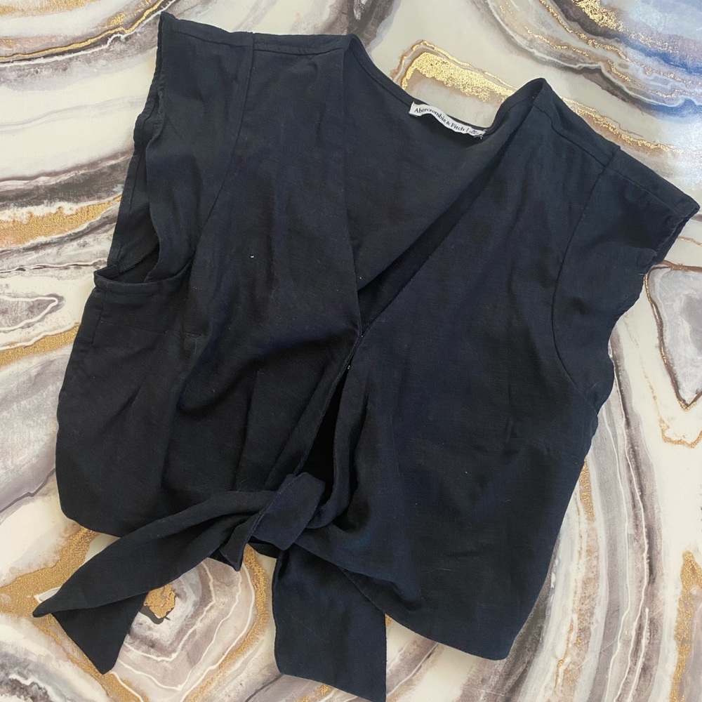 Cropped Abercrombie and Fitch tie blouse